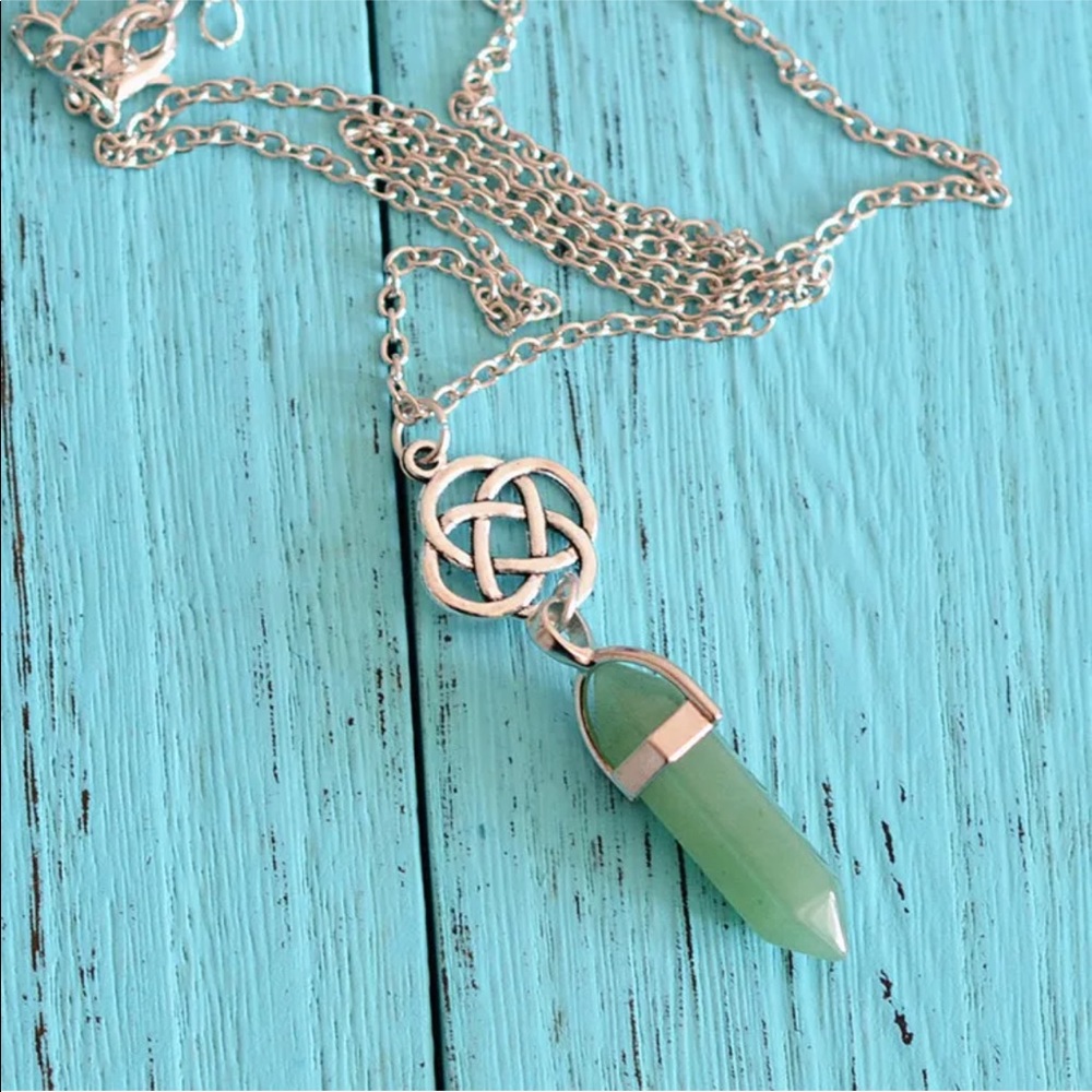 Natural Quartz Stone Celtic Knot Green Energy Yoga